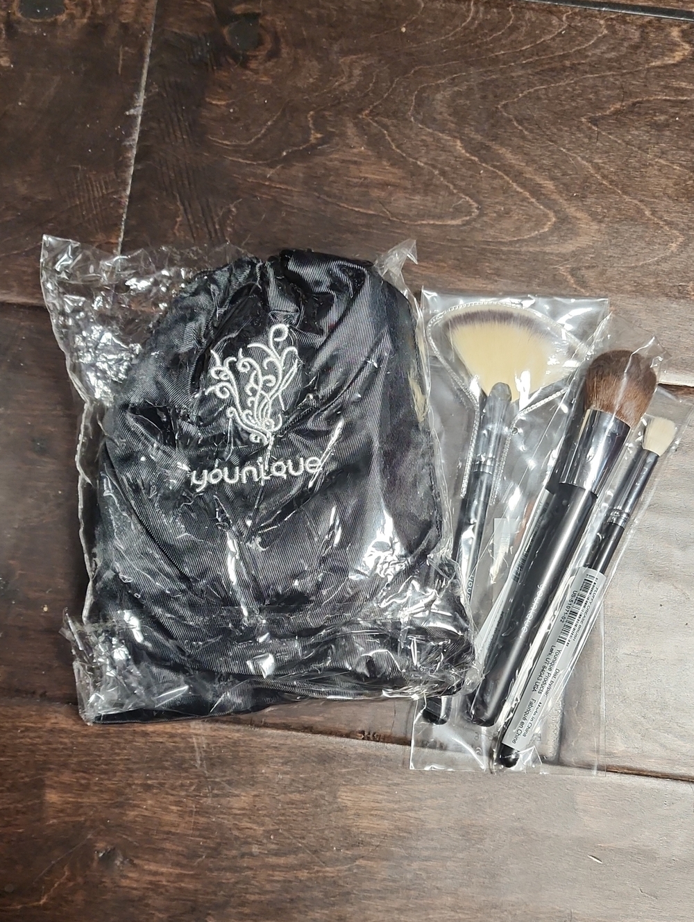 Younique Black Makeup Brush Set with Makeup Cinch Bag
